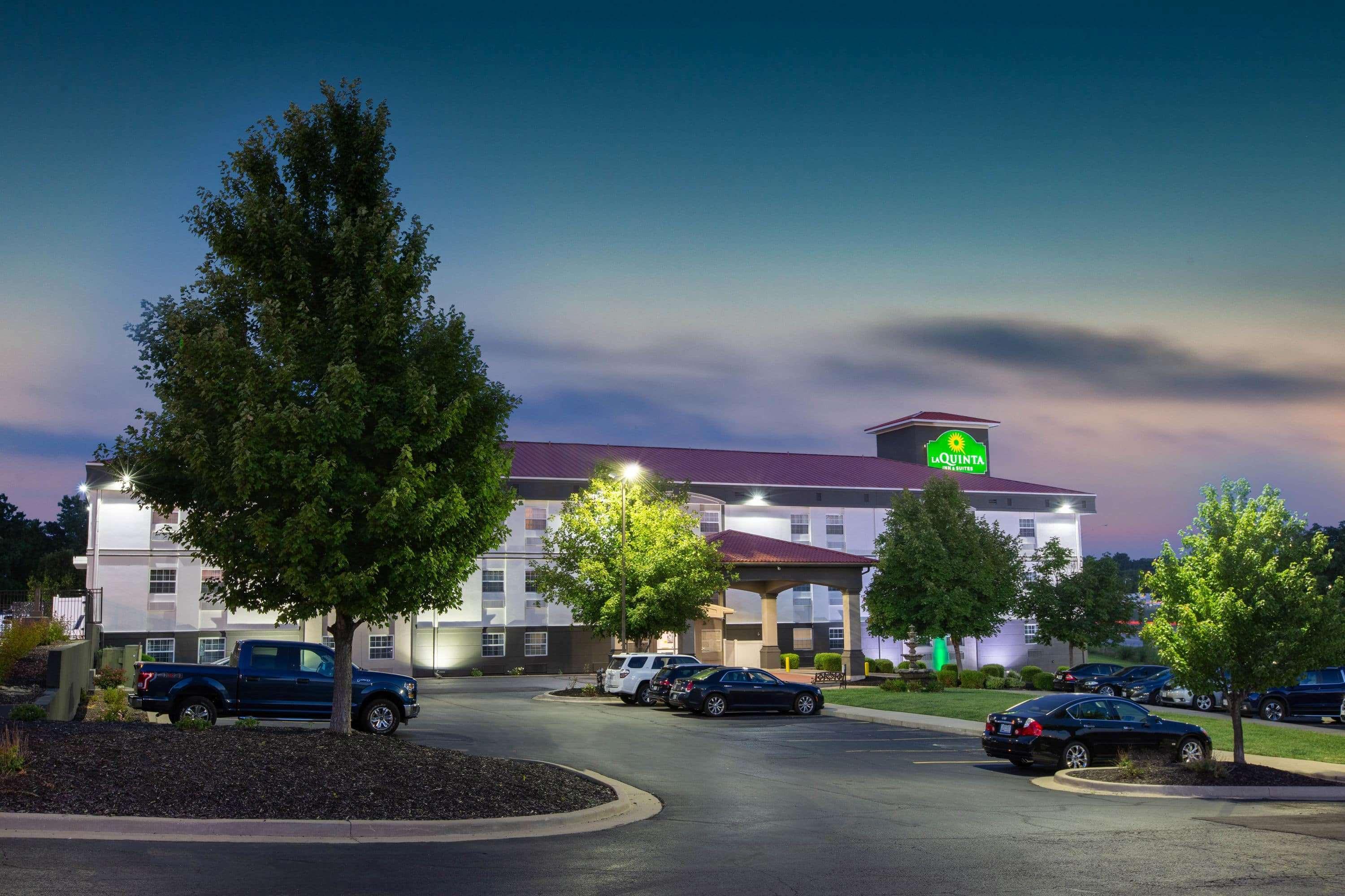 La Quinta By Wyndham Blue Springs Hotel Exterior foto